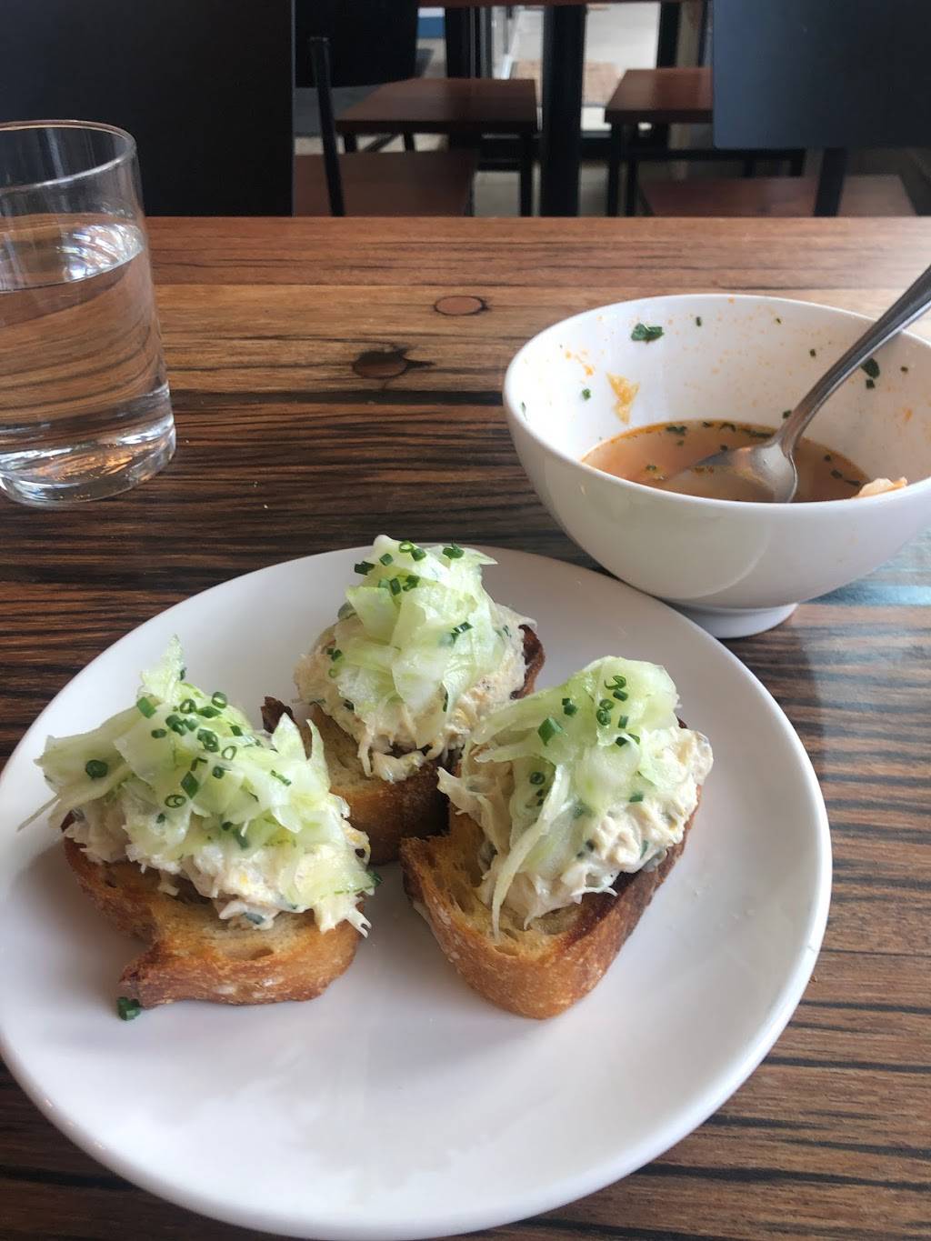 East Anchor Seafood | restaurant | 1126 34th Ave #101, Seattle, WA 98122, USA | 2067086669 OR +1 206-708-6669