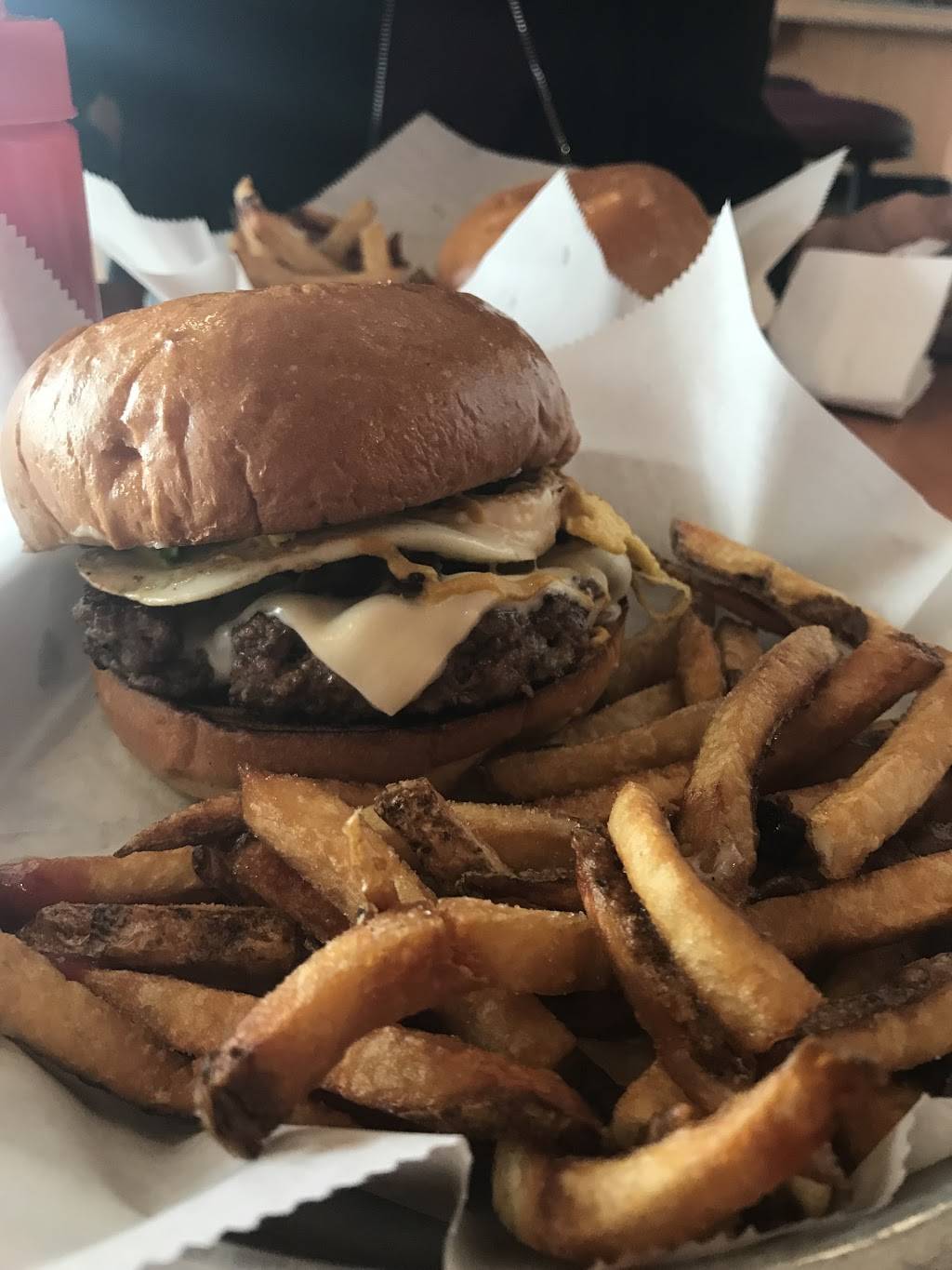 Worlds Burgers | restaurant | 18438 TX-105, Montgomery, TX 77356, USA | 9365822442 OR +1 936-582-2442