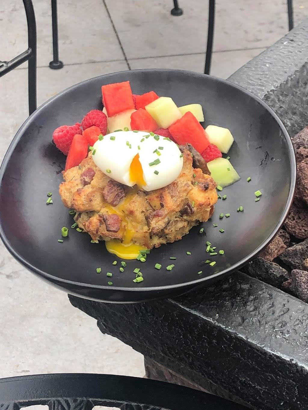 Moniker 86 Social Club | restaurant | 821 3rd Ave SE, Cedar Rapids, IA 52403, USA | 3192008686 OR +1 319-200-8686