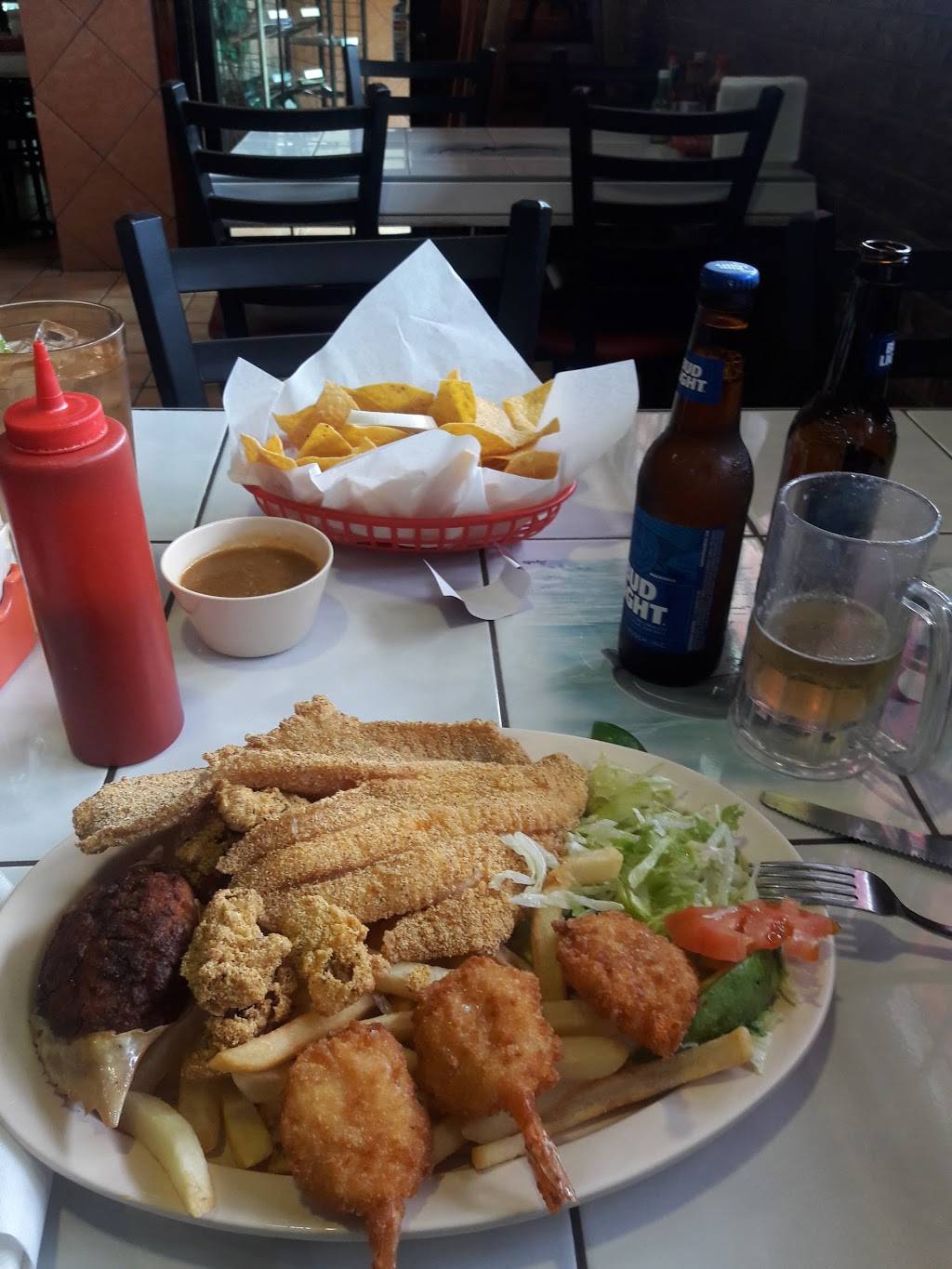 Acapulco Beach Restaurant | restaurant | 3112 N Main St, Fort Worth, TX 76106, USA | 8176255992 OR +1 817-625-5992