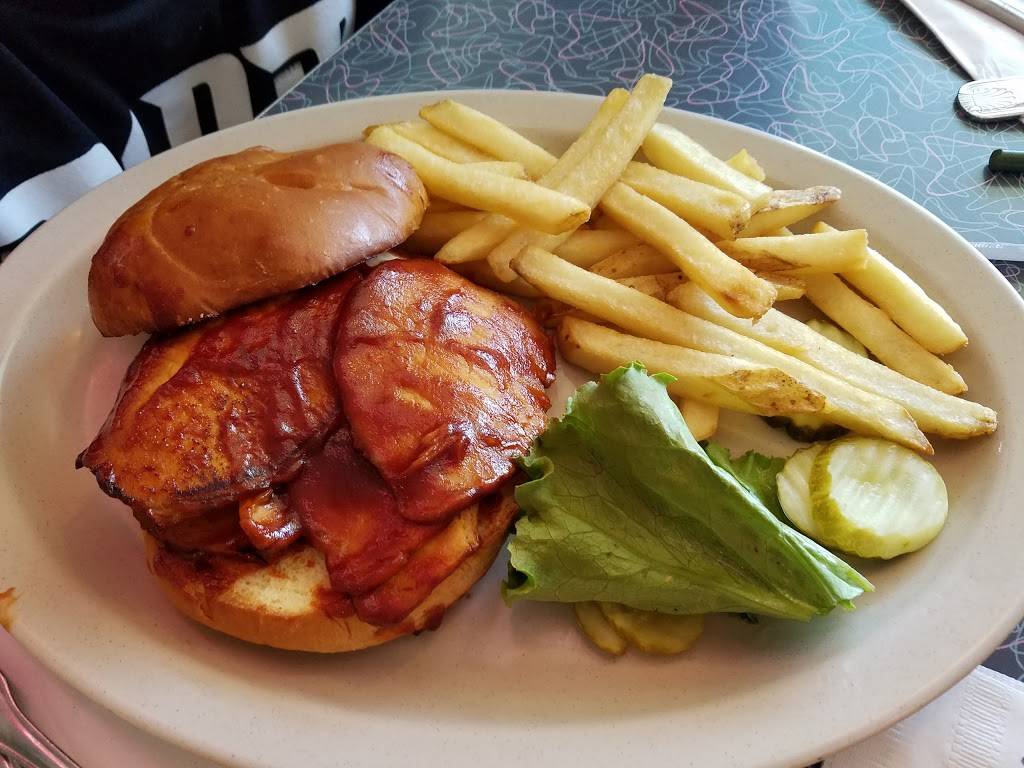 Ellies 50s Diner & Flamingo Ballroom Catering | restaurant | 2410 N Federal Hwy, Delray Beach, FL 33483, USA | 5612761570 OR +1 561-276-1570