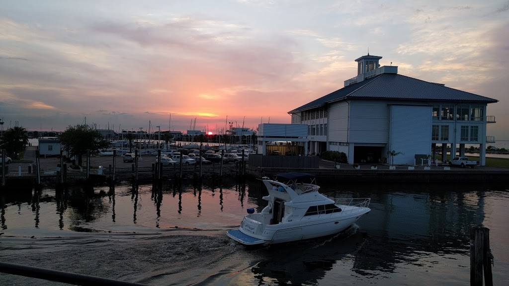 Landrys Seafood House | meal takeaway | 8000 Lakeshore Dr, New Orleans, LA 70124, USA | 5042831010 OR +1 504-283-1010