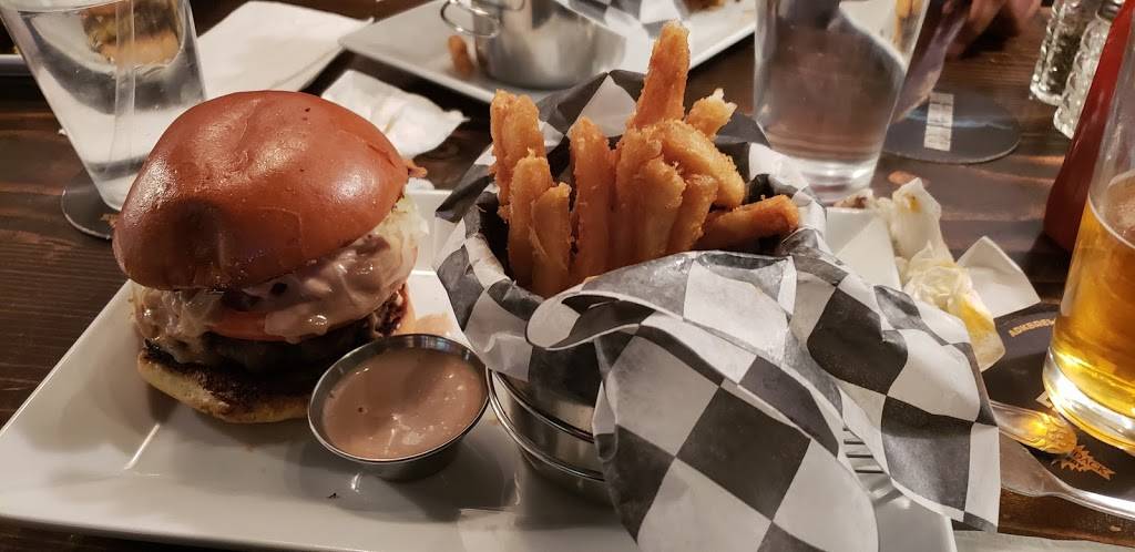 Hops Craft Beer Burger | restaurant | 400 NY-17M, Monroe, NY 10950, USA | 8457833337 OR +1 845-783-3337