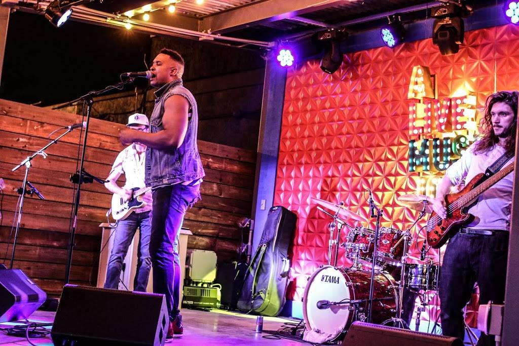 Tin Roof | restaurant | 8 E Atlantic Ave, Delray Beach, FL 33444, USA | 5612655310 OR +1 561-265-5310