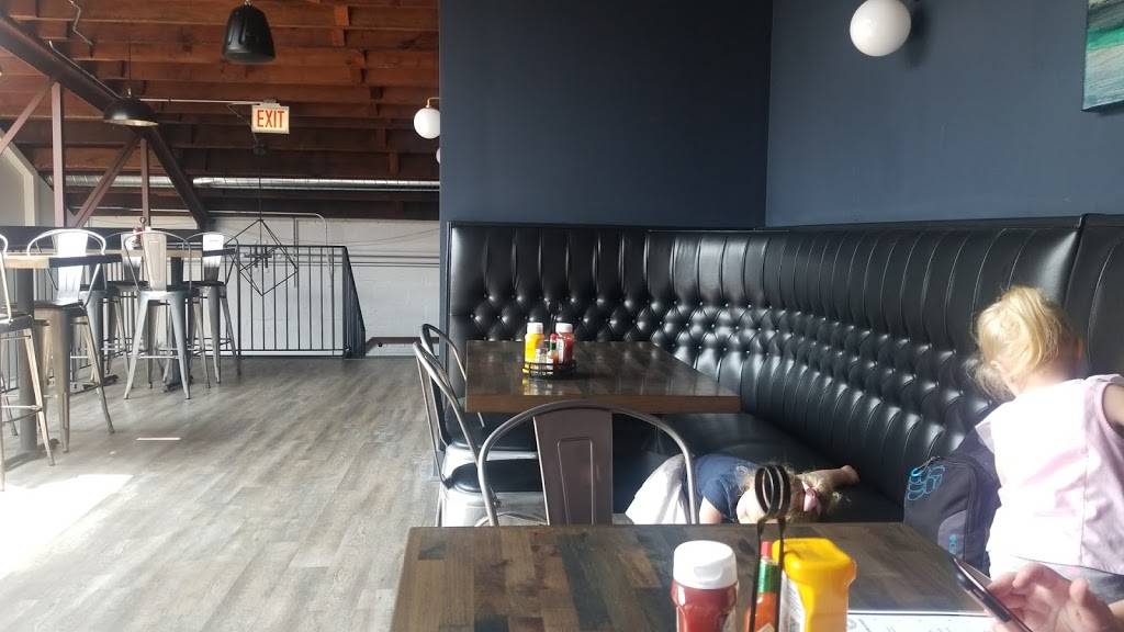 Wonderburger Grill | restaurant | 3333 W 111th St, Chicago, IL 60655, USA | 7732387200 OR +1 773-238-7200