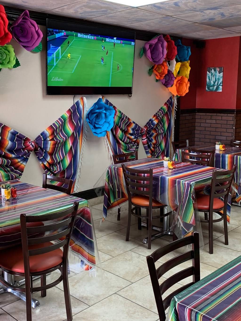 Valerias Tacos | restaurant | 5618 E Skyline Dr, San Tan Valley, AZ 85140, USA | 4807843316 OR +1 480-784-3316