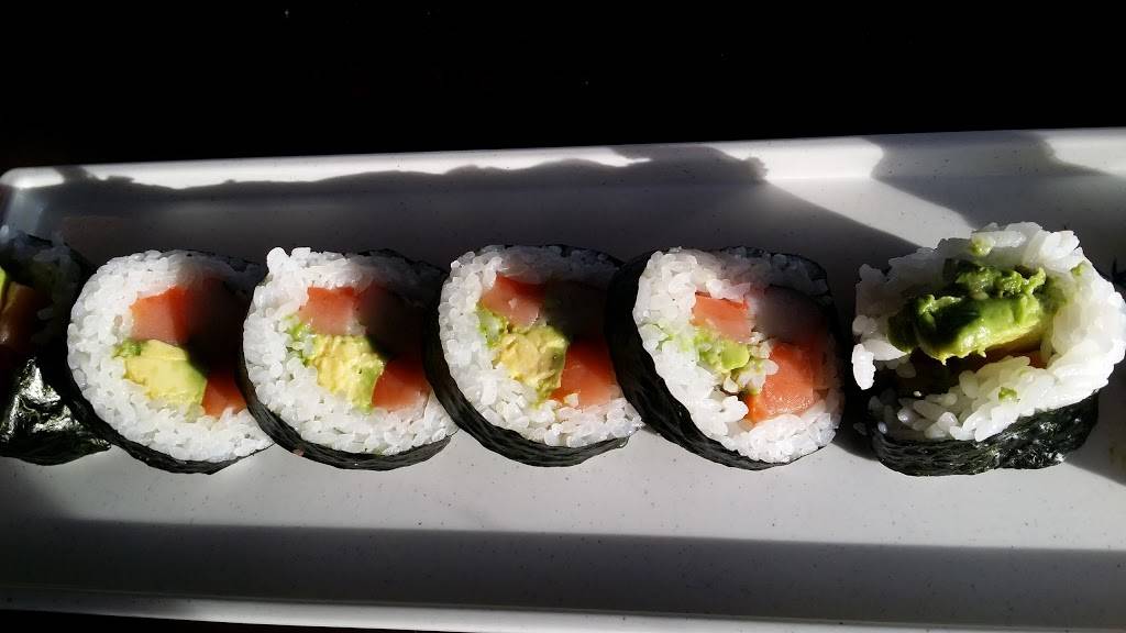 Mobo Sushi | restaurant | 105 River St S, Santa Cruz, CA 95060, USA | 8314251700 OR +1 831-425-1700