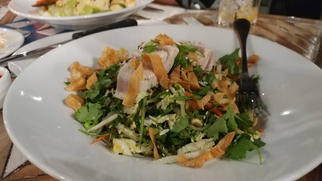 Simmzys | restaurant | 100, 21028 Pacific Coast Hwy, Huntington Beach, CA 92648, USA | 7148311240 OR +1 714-831-1240