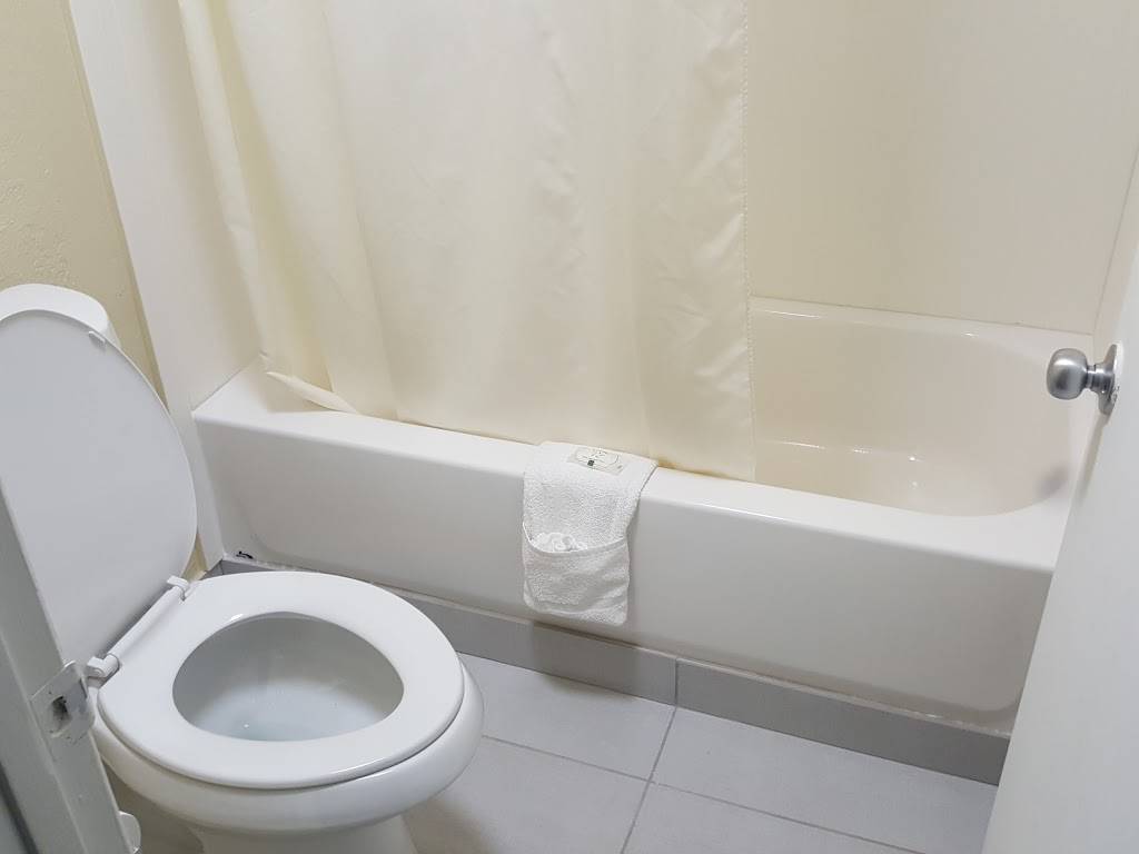 Inn & Suites | restaurant | 317 N Cedar Bluff Rd, Knoxville, TN 37923, USA | 8655318005 OR +1 865-531-8005