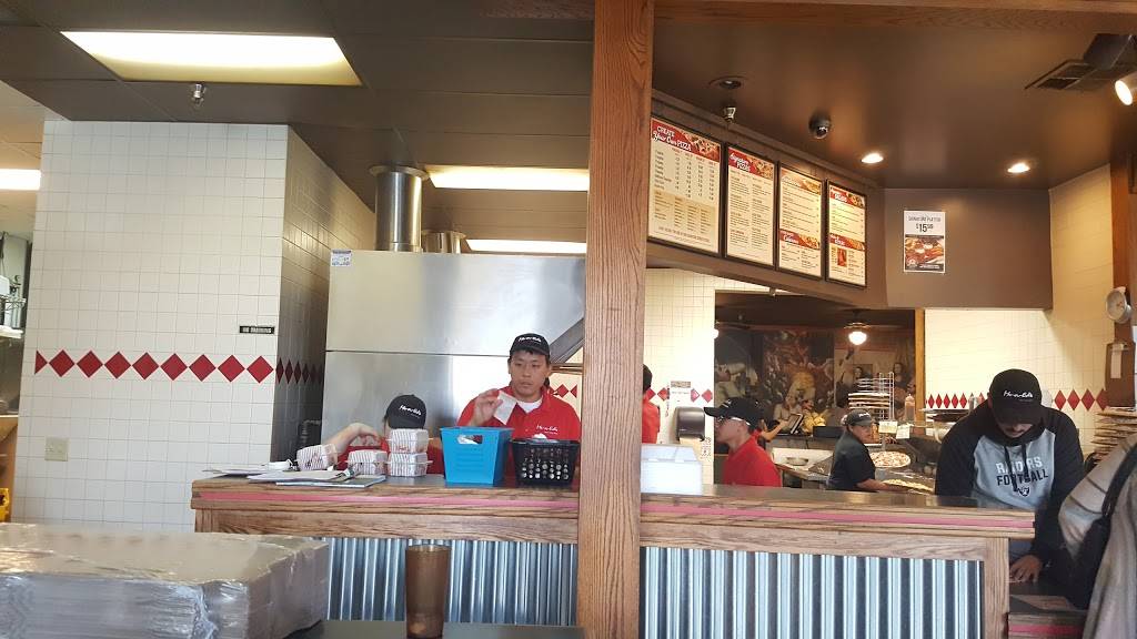 Me-n-Eds Neighborhood Pizza Parlor | restaurant | 5630 E Kings Canyon Rd, Fresno, CA 93727, USA | 5592553011 OR +1 559-255-3011