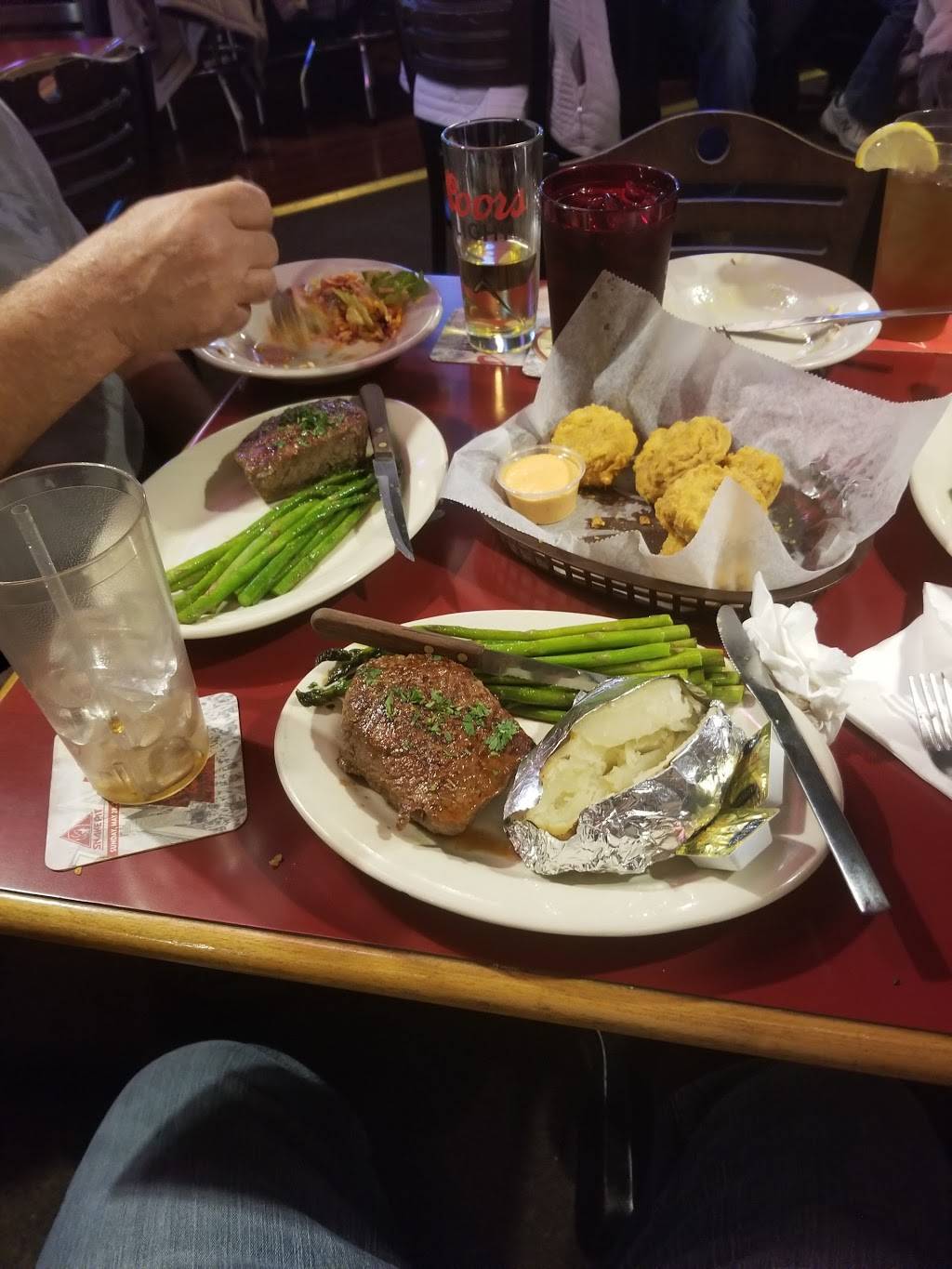 Mason Inn | restaurant | 1 W Main St, Pittsboro, IN 46167, USA | 3178928200 OR +1 317-892-8200