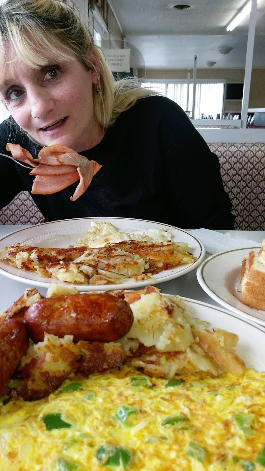 Nicholas Diner Inc | restaurant | 88 E Railway Ave, Paterson, NJ 07503, USA | 9732782556 OR +1 973-278-2556