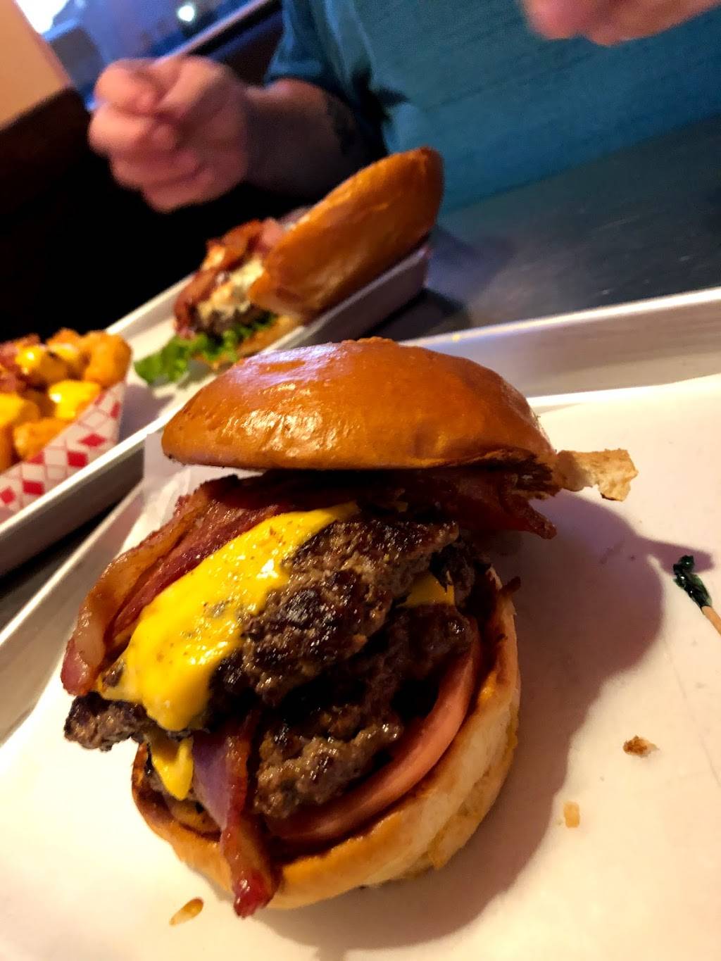 Alfreds Burger House | restaurant | 723 Telephone Rd, Houston, TX 77023, USA | 8325827324 OR +1 832-582-7324