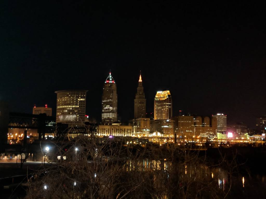 Hoopples | restaurant | 1930 Columbus Rd, Cleveland, OH 44113, USA | 2165750483 OR +1 216-575-0483