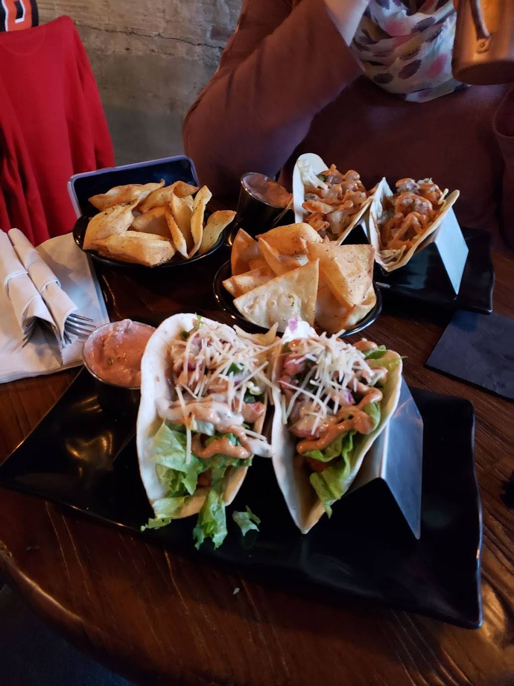 Two Travelers Tavern | restaurant | 8097 Main St, Garrettsville, OH 44231, USA | 3305278134 OR +1 330-527-8134