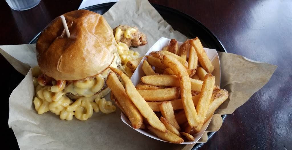 Mamo Burger Bar | restaurant | 13430 Tecumseh Rd E, Tecumseh, ON N8N 3N7, Canada | 5197353999 OR +1 519-735-3999