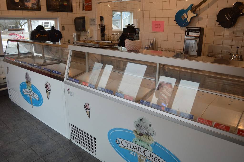 Moosies Ice Cream Parlor | meal takeaway | 301 N 8th St, Medford, WI 54451, USA | 7157484770 OR +1 715-748-4770