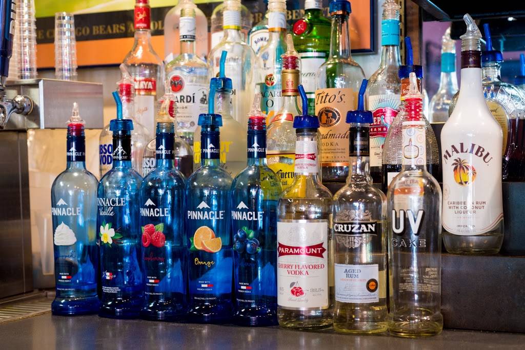 Skippers Pub & Top Deck | restaurant | 121 E High St, Oxford, OH 45056, USA | 5135230066 OR +1 513-523-0066