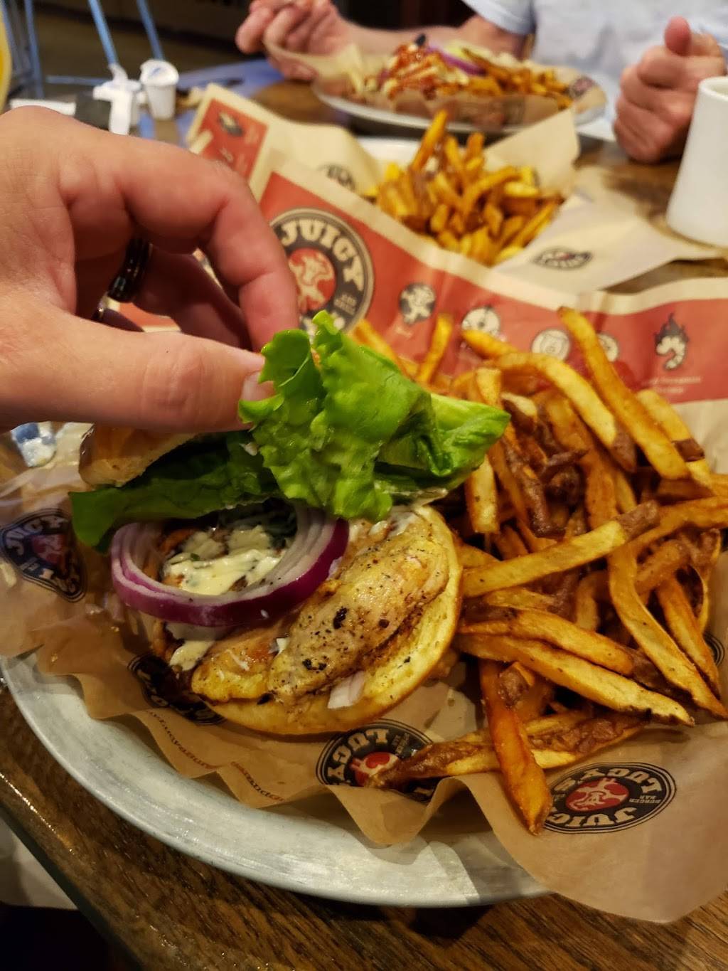 Juicy Lucys Burger Bar and Grill | restaurant | 620 Hendersonville Rd, Asheville, NC 28803, USA | 8282770355 OR +1 828-277-0355