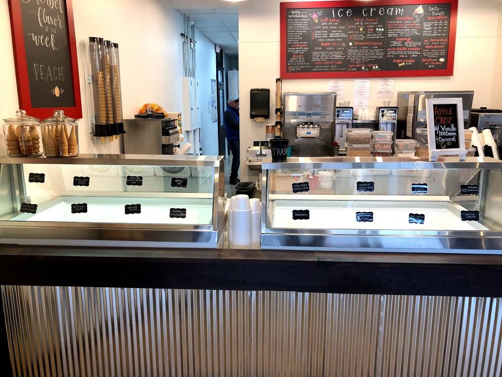 Millers Creamery | restaurant | 105 W Jackson St, Millersburg, OH 44654, USA | 2343019004 OR +1 234-301-9004