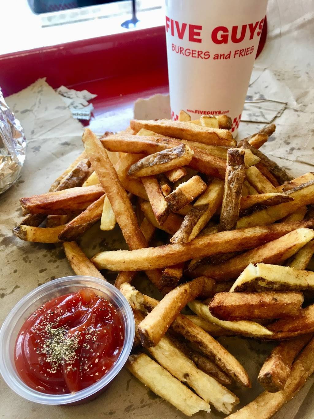 Five Guys | meal takeaway | 1715 Post Oak Blvd, Houston, TX 77056, USA | 7139601525 OR +1 713-960-1525
