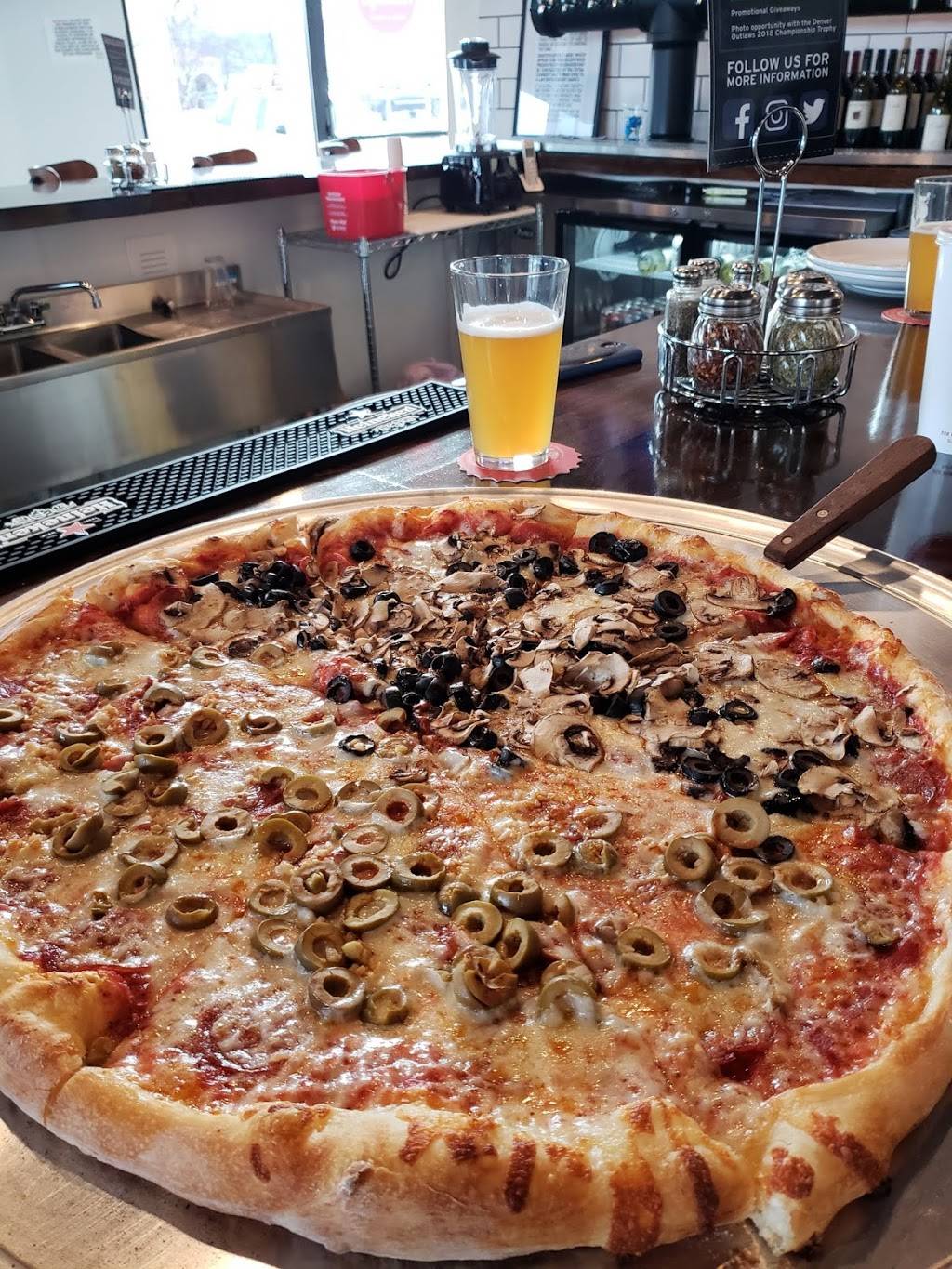 Anthonys Pizza & Pasta | restaurant | 1180 Main St, Windsor, CO 80550, USA | 9706867048 OR +1 970-686-7048