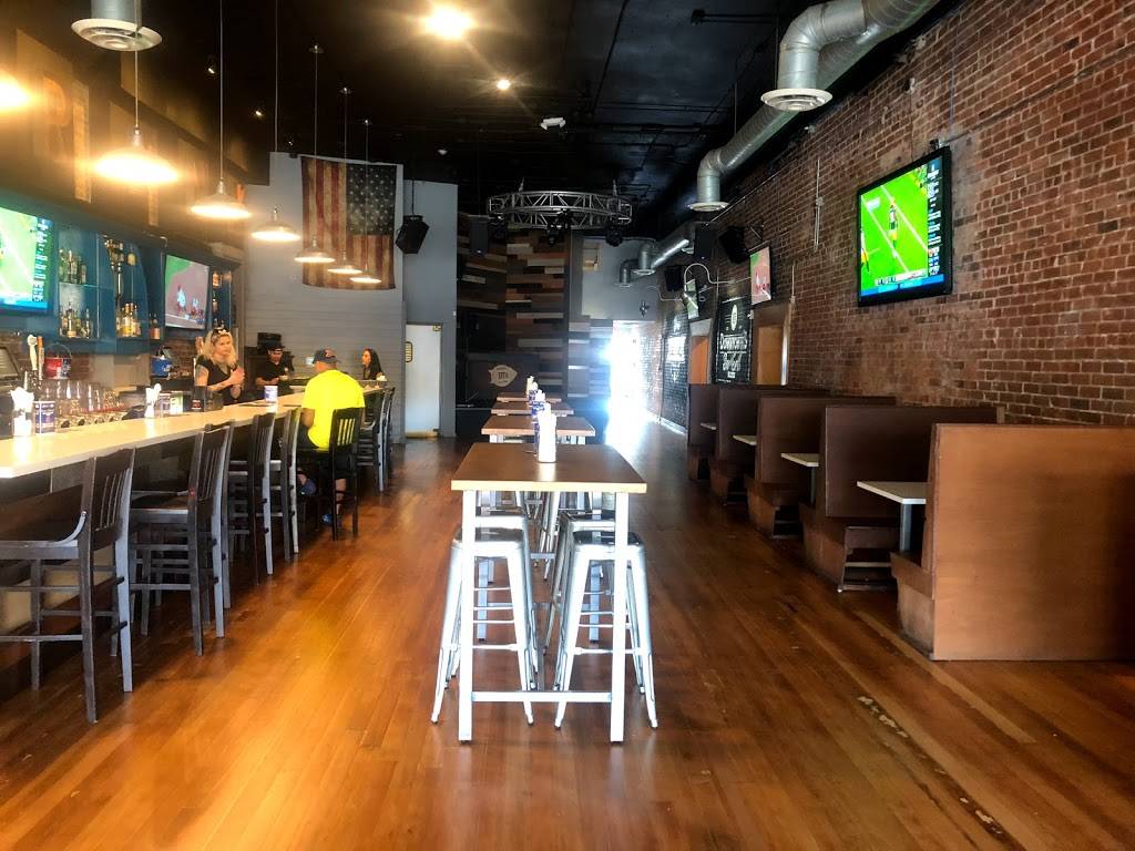 20/20 Bar & Grill | restaurant | 135 E 2nd St, Pomona, CA 91766, USA | 9094692227 OR +1 909-469-2227