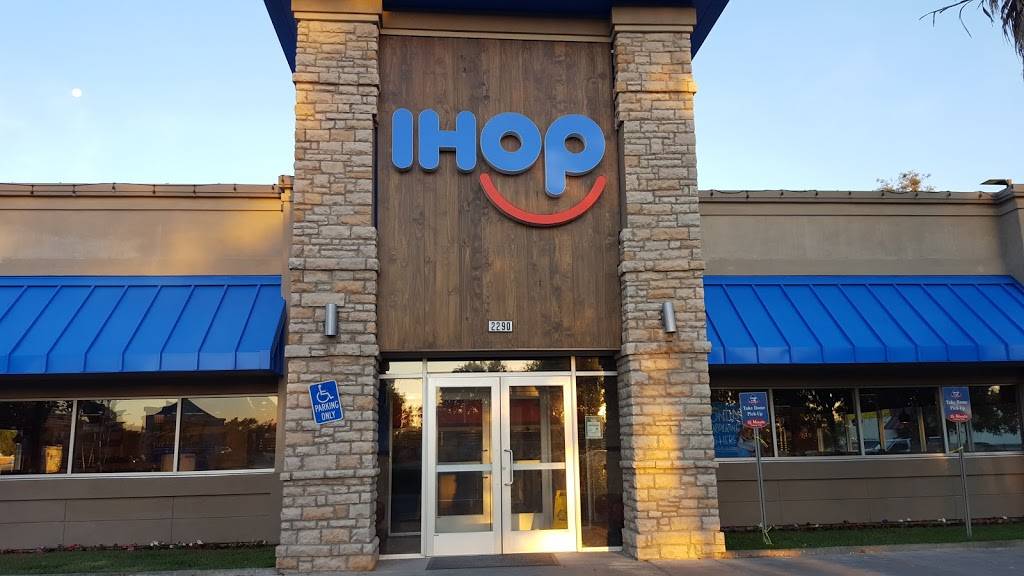 IHOP | bakery | 2290 Loveridge Rd, Pittsburg, CA 94565, USA | 9254276870 OR +1 925-427-6870