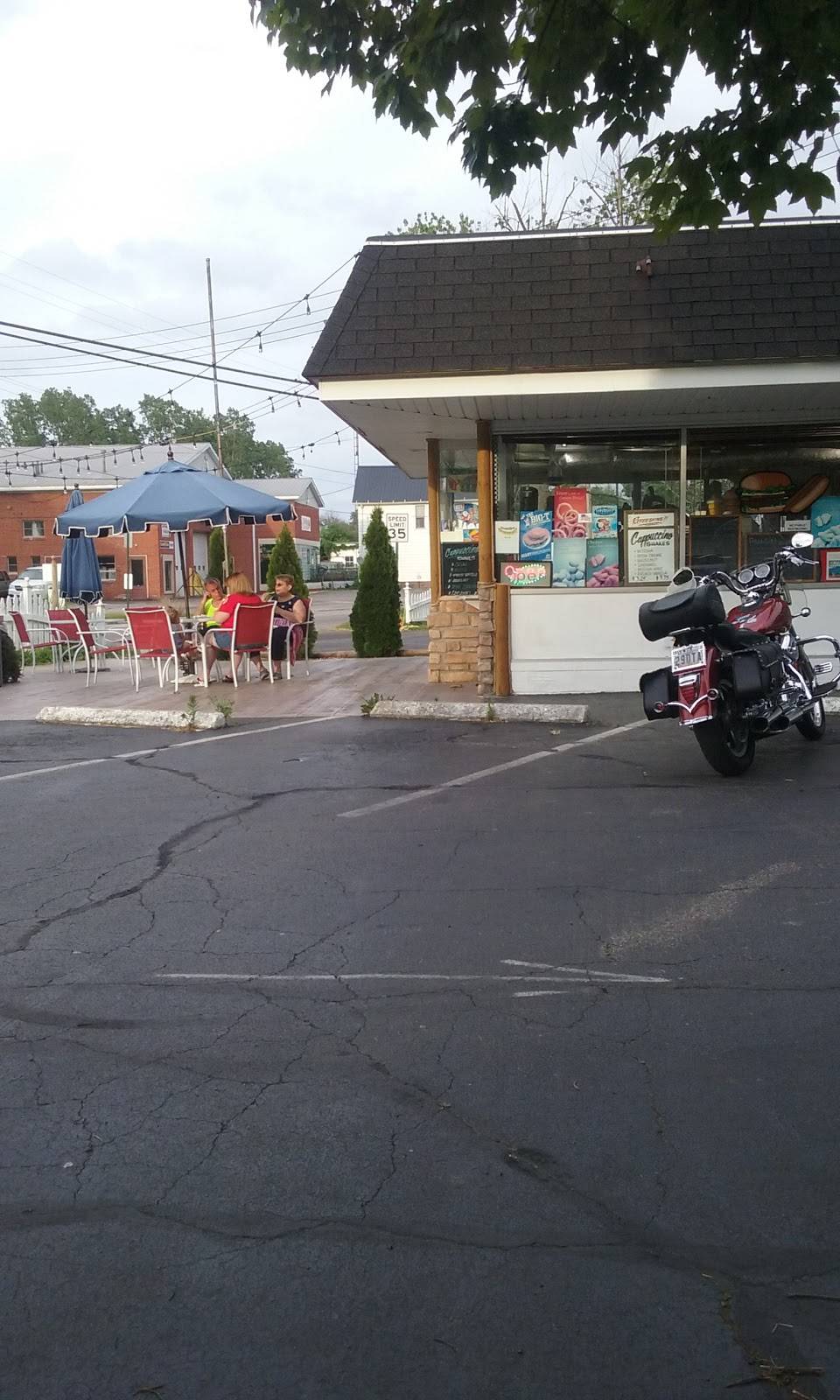 Freezer Fresh Drive In | restaurant | 1374, 820 W Main St, Crestline, OH 44827, USA | 4195129284 OR +1 419-512-9284