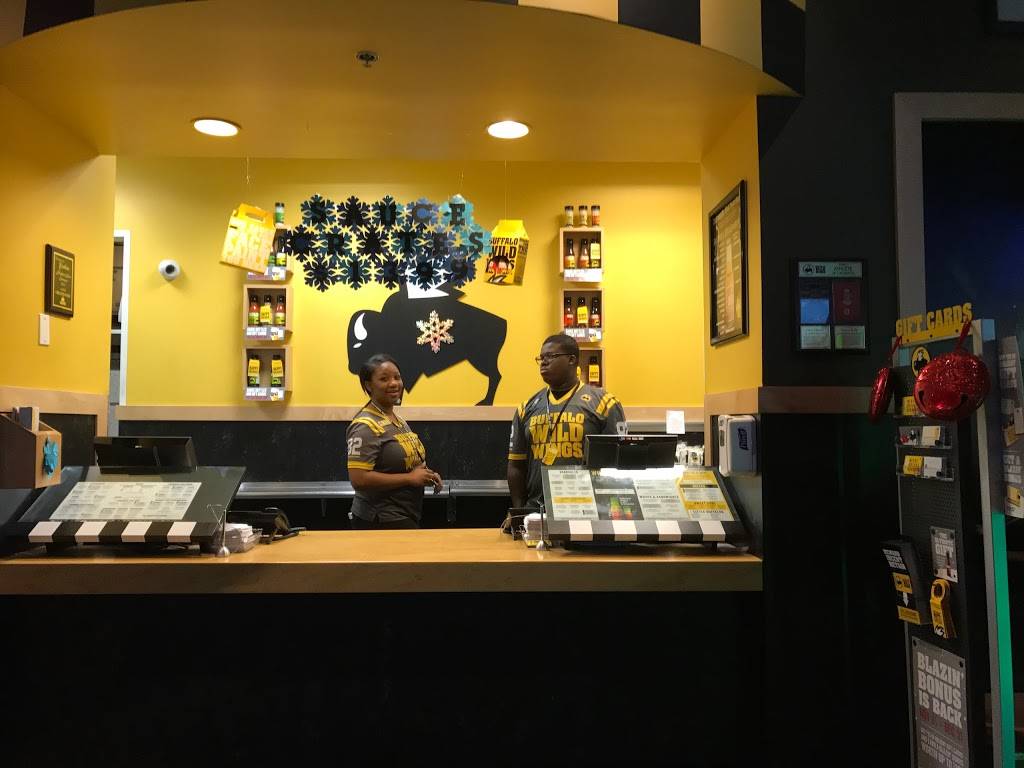 Buffalo Wild Wings | restaurant | 15888 South La Grange Road, Orland Park, IL 60462, USA | 7083649464 OR +1 708-364-9464
