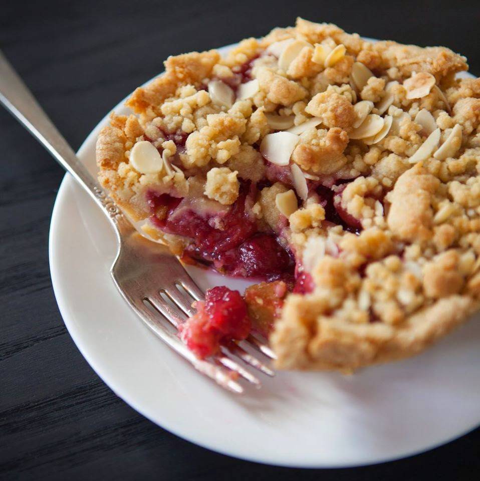 Grand Traverse Pie Company | restaurant | 1403 E Grand River Ave, East Lansing, MI 48823, USA | 5172033304 OR +1 517-203-3304