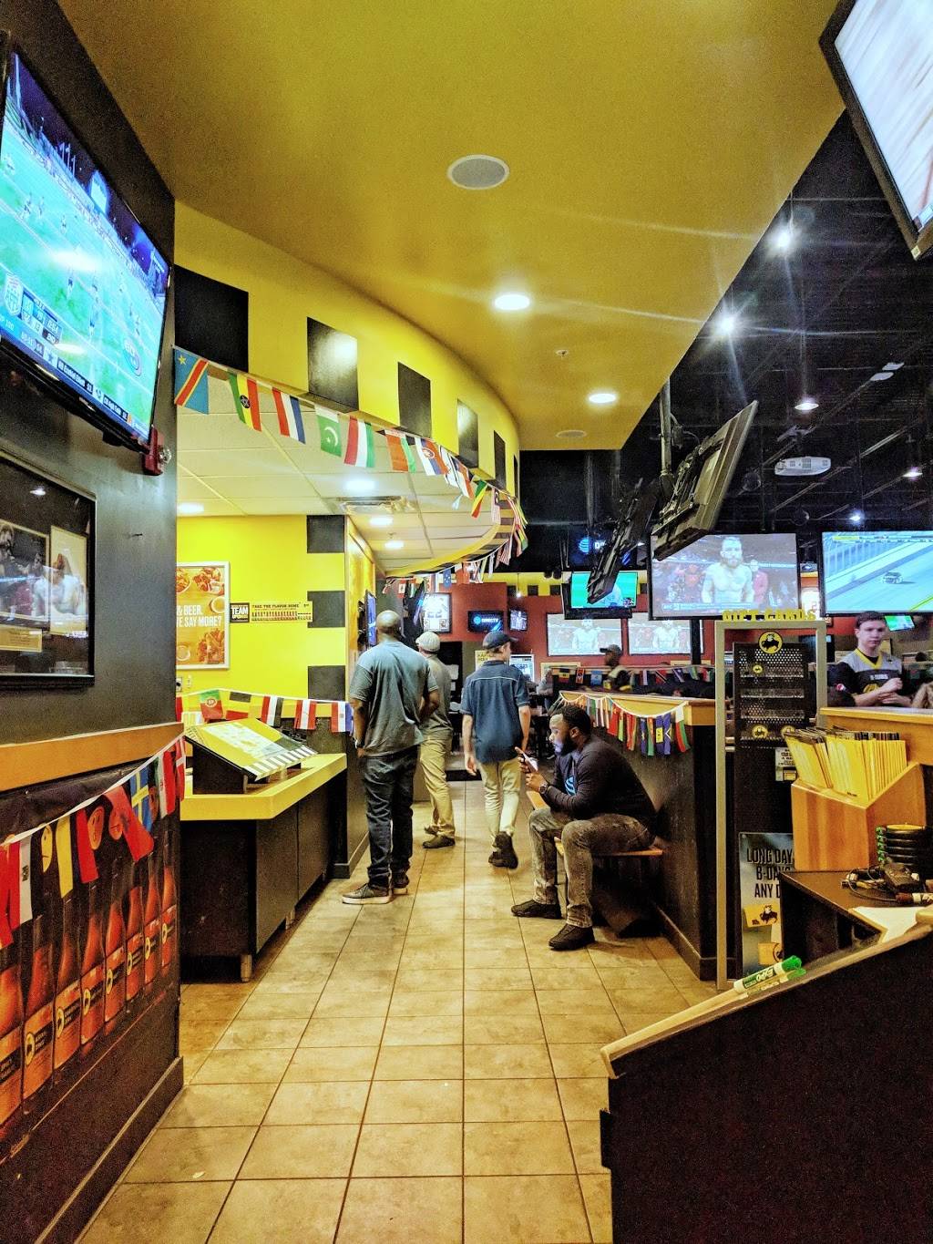 Buffalo Wild Wings | meal takeaway | 7386 Harbour Towne Pkwy #67, Suffolk, VA 23435, USA | 7574838997 OR +1 757-483-8997