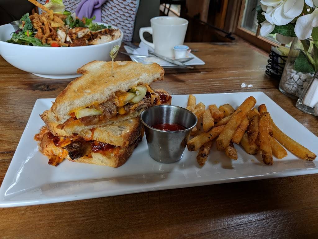 Comfort at the Back Porch | restaurant | 4000 W Skippack Pike, Skippack, PA 19474, USA | 4849918660 OR +1 484-991-8660