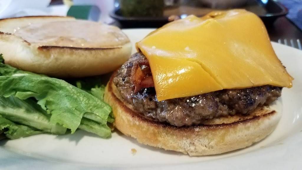 Dicks Pour House | restaurant | 103 W Philip St, Lake Leelanau, MI 49653, USA | 2312569912 OR +1 231-256-9912