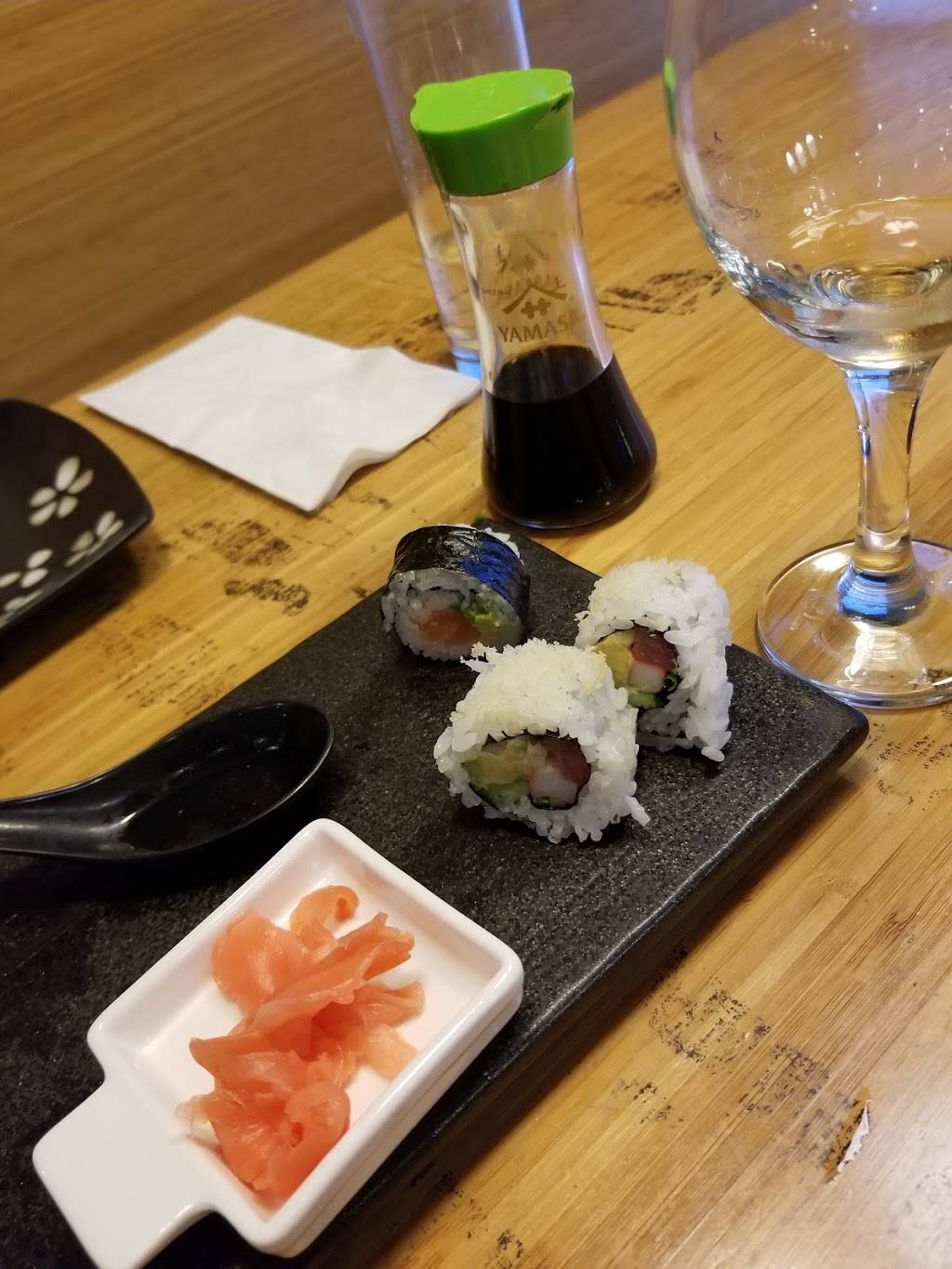 SushiMe | restaurant | 8 Beechwood Av, Vanier, ON K1L 8B4, Canada | 6137414777 OR +1 613-741-4777