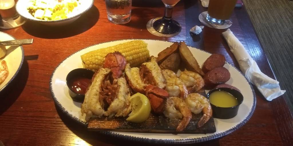 Red Lobster | restaurant | 6401 Darter Ct, Fort Pierce, FL 34945, USA | 7724614336 OR +1 772-461-4336