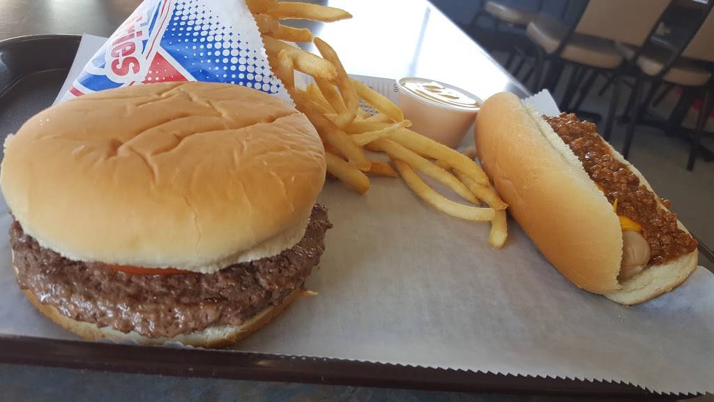 Dog Shed | restaurant | 506 N Main St, Walton, IN 46994, USA | 5746262717 OR +1 574-626-2717