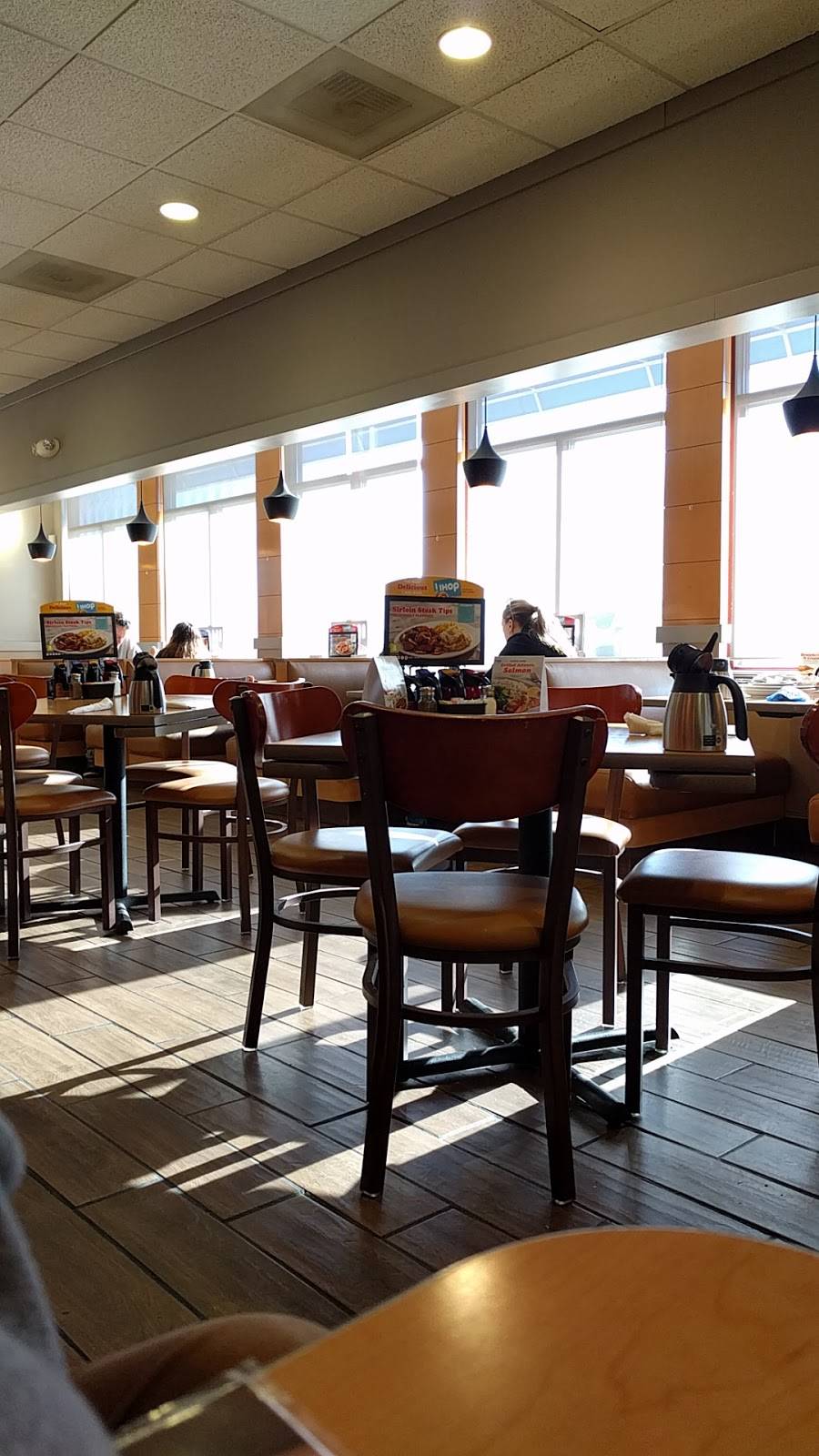 IHOP | bakery | 137 Wood Ridge Terrace, Zion Crossroads, VA 22942, USA | 5408321823 OR +1 540-832-1823