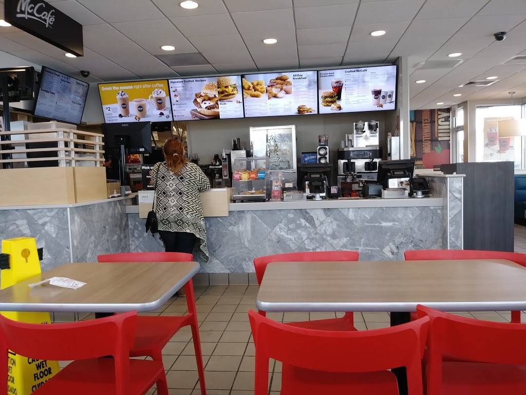 McDonalds | cafe | 30388 N, Skokie Hwy, Lake Bluff, IL 60044, USA | 8479379920 OR +1 847-937-9920