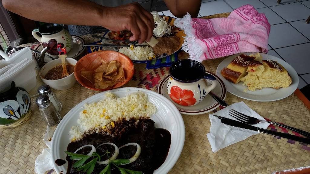 La Gelaguetza | restaurant | Blvd. Benito Juárez 418, Echeverria, 22703 Rosarito, B.C., Mexico | 016611352408 OR +52 661 135 2408