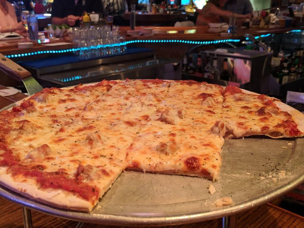 The Tropics | restaurant | 301 North Point Dr, Winthrop Harbor, IL 60096, USA | 8477460600 OR +1 847-746-0600