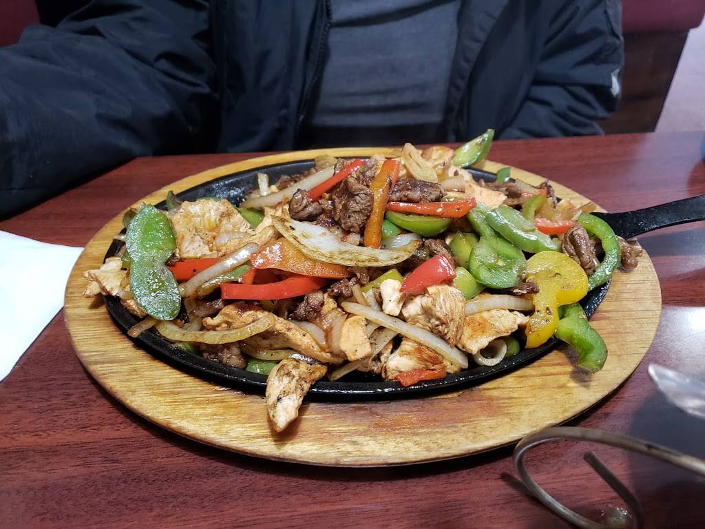 Tolucas Restaurant | restaurant | 1419 Washington St, Waukegan, IL 60085, USA | 8472495183 OR +1 847-249-5183