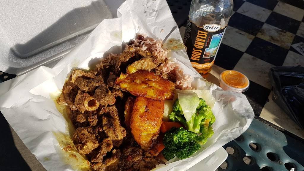 Chris Jerk | restaurant | 2570 Birchmount Rd, Scarborough, ON M1T 2M5, Canada | 4162975375 OR +1 416-297-5375