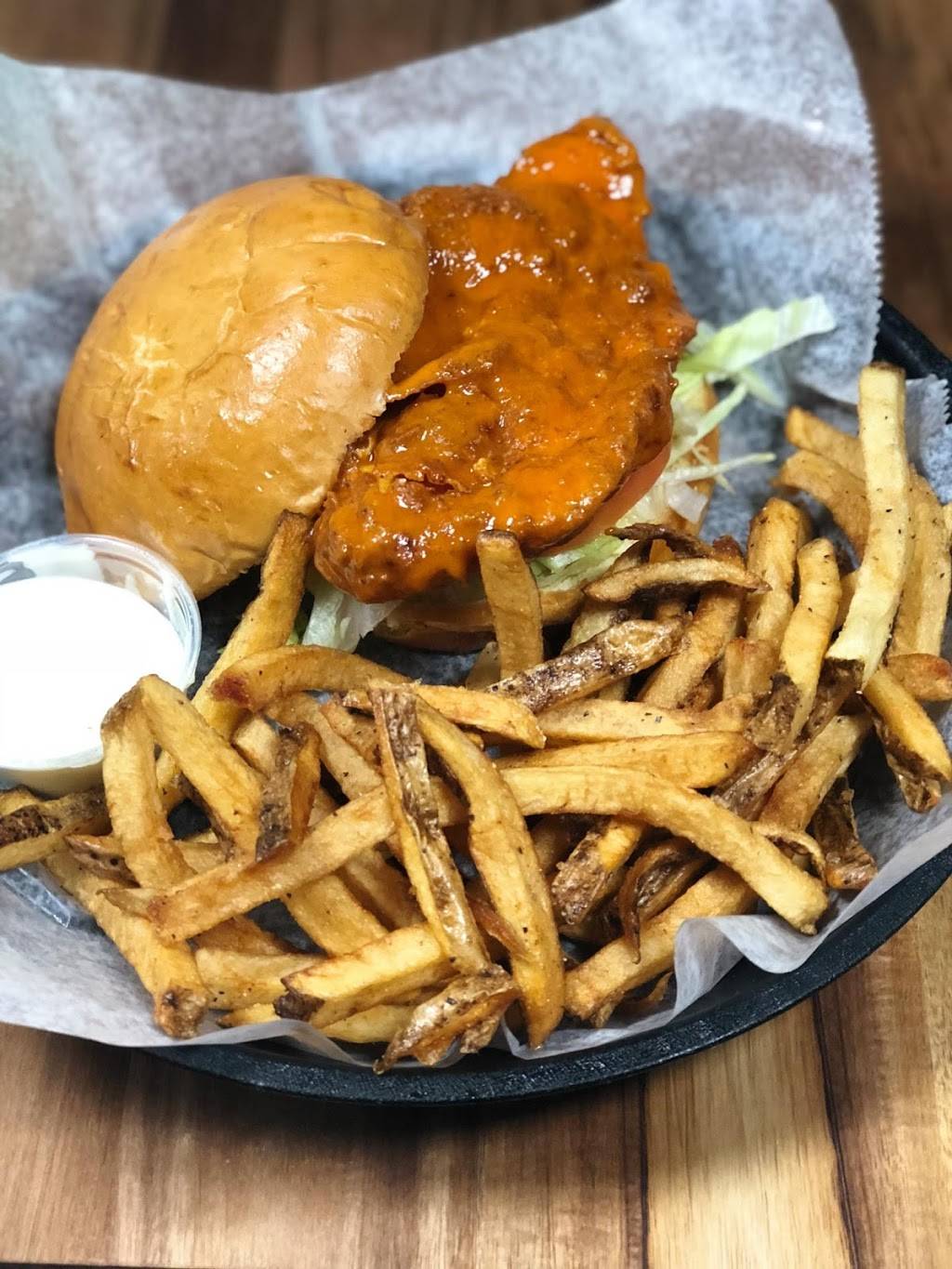 Smittys Pub | restaurant | 445 Bay St, Taunton, MA 02780, USA | 7744092994 OR +1 774-409-2994