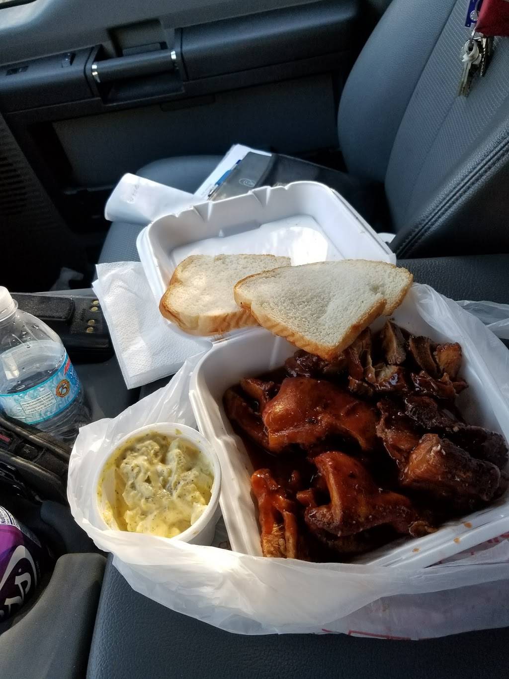 Red Apple BBQ & Lounge | restaurant | 2112 St Clair Ave, East St Louis, IL 62203, USA | 6188572203 OR +1 618-857-2203