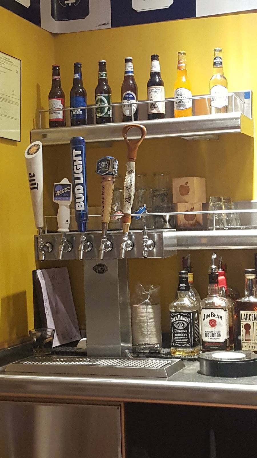 Applebees Grill + Bar | restaurant | 2440 Ontario Dr, St Johns, MI 48879, USA | 9892242706 OR +1 989-224-2706