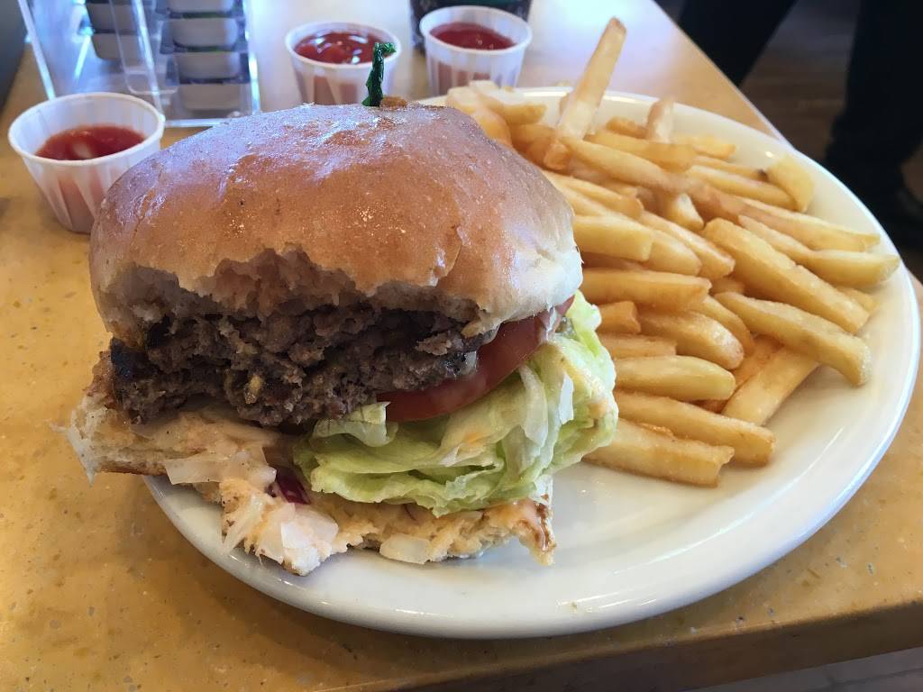 Toms Burgers 31 | restaurant | 1130 E Walnut St, Pasadena, CA 91106, USA | 6265777717 OR +1 626-577-7717