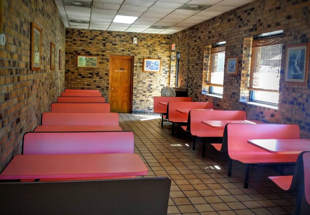 The Dip Dairy Freeze | restaurant | 610 Donelson Pkwy, Dover, TN 37058, USA | 9312325927 OR +1 931-232-5927