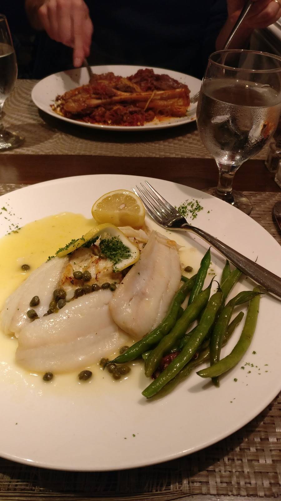 Vasos Mediterranean Bistro | restaurant | 1118 King St, Alexandria, VA 22314, USA | 7035662720 OR +1 703-566-2720