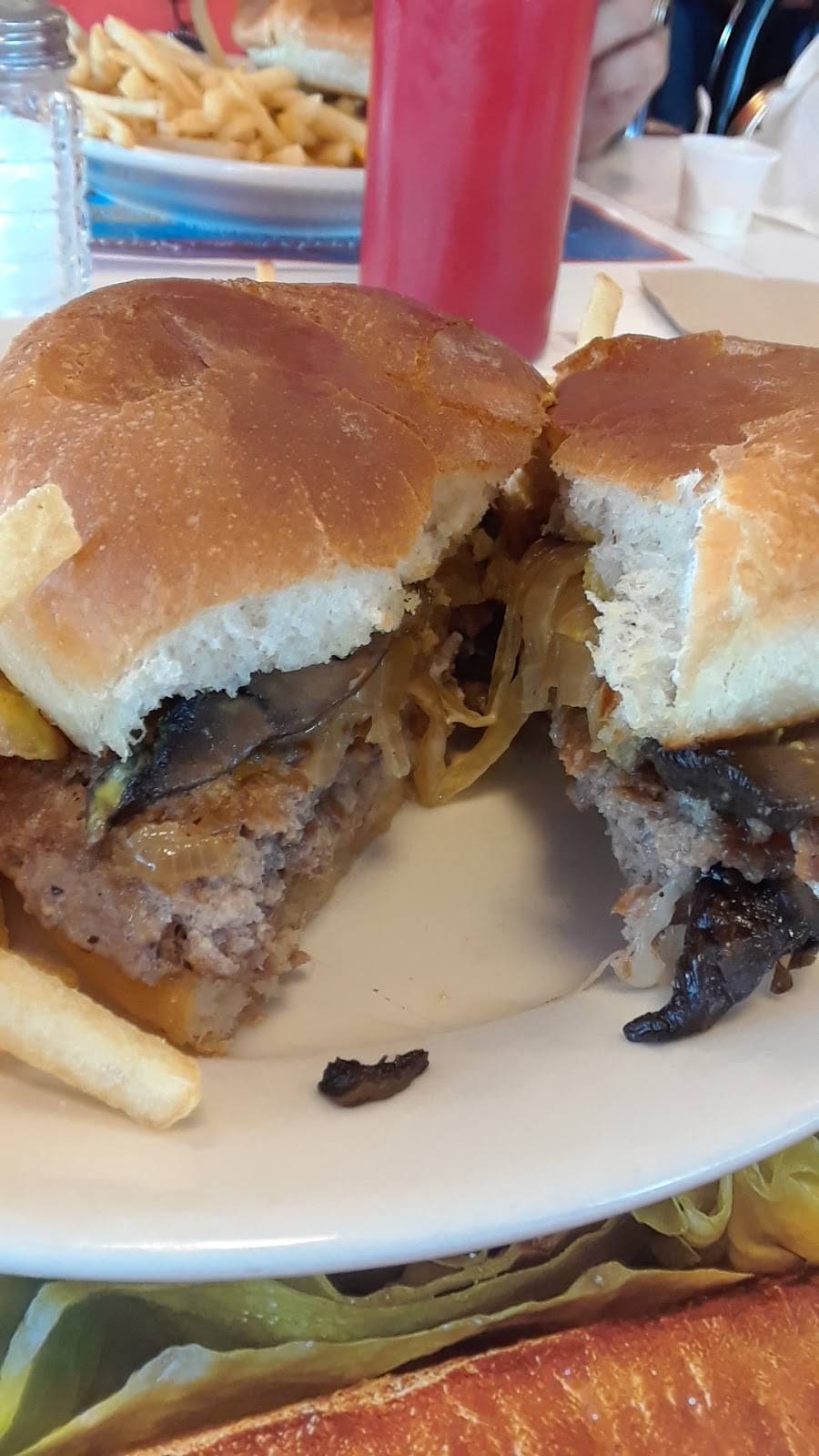 Steak n Shake | restaurant | 861 W Eads Pkwy, Lawrenceburg, IN 47025, USA | 8125394154 OR +1 812-539-4154